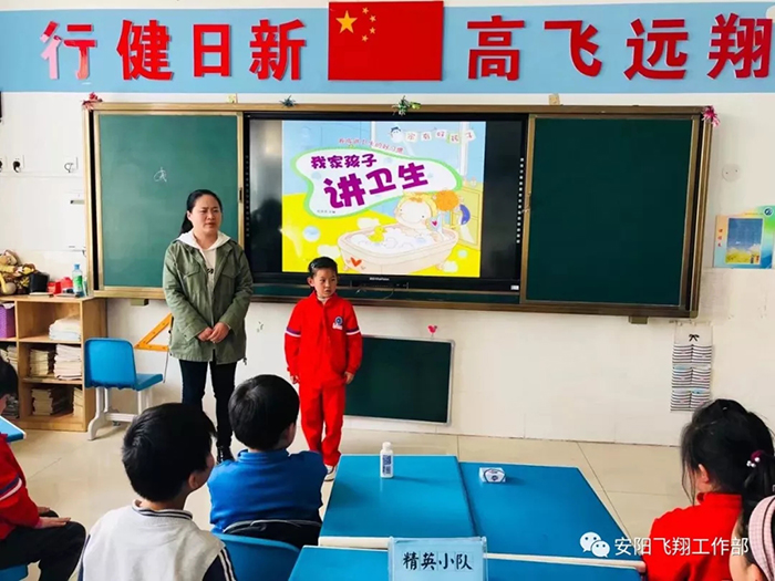 同学们踊跃发言，积极回答传染病相关知识