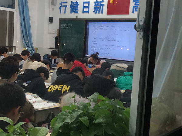 青春飞扬师生共拼搏