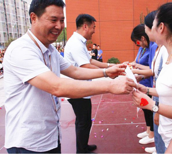 2019-10-14_唱诵抒发爱国情   同心共筑中国梦——安阳市飞翔学校举行第四届“庆国庆”唱诵会2579